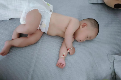 海口几个月宝宝会抬头